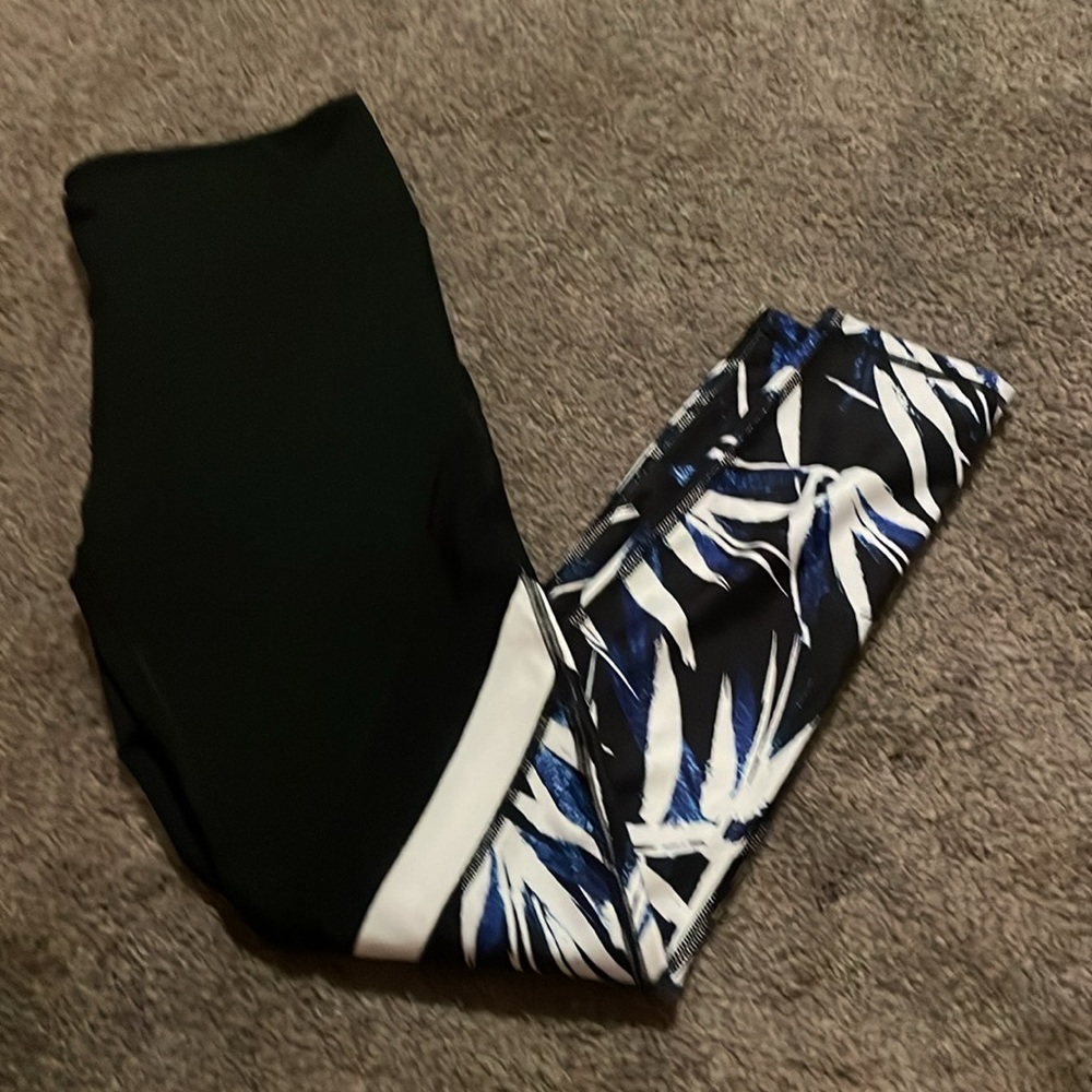 fabletics workout set bra and leggings - Picture 4 of 7